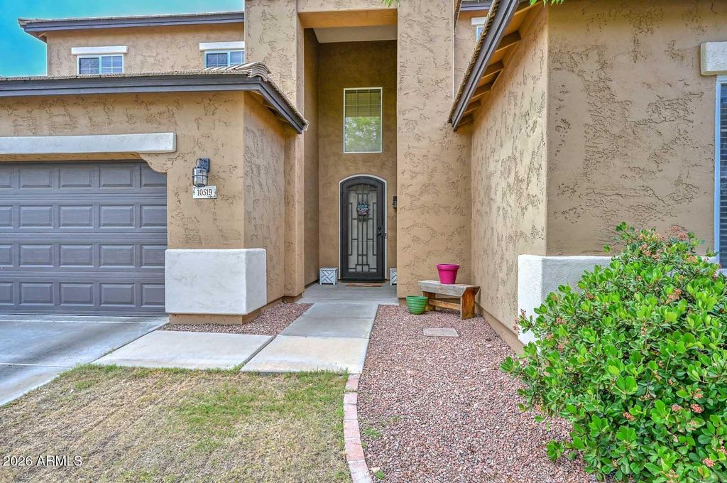Image 4 of property listing at 10519 W ALEX Avenue, Peoria, AZ 85382