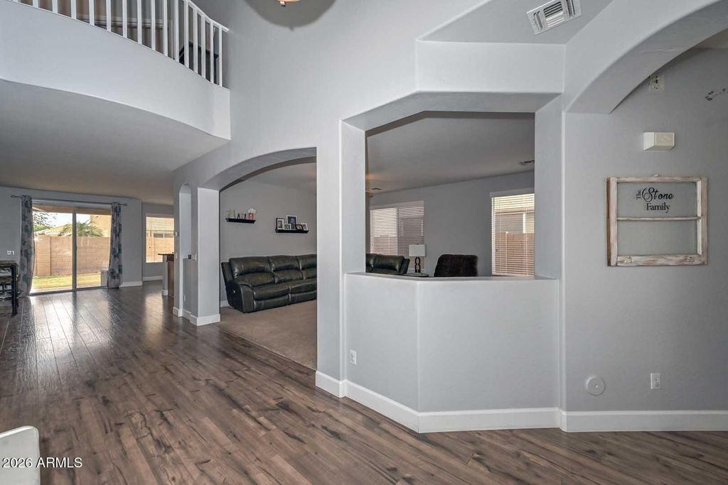 Image 6 of property listing at 10519 W ALEX Avenue, Peoria, AZ 85382