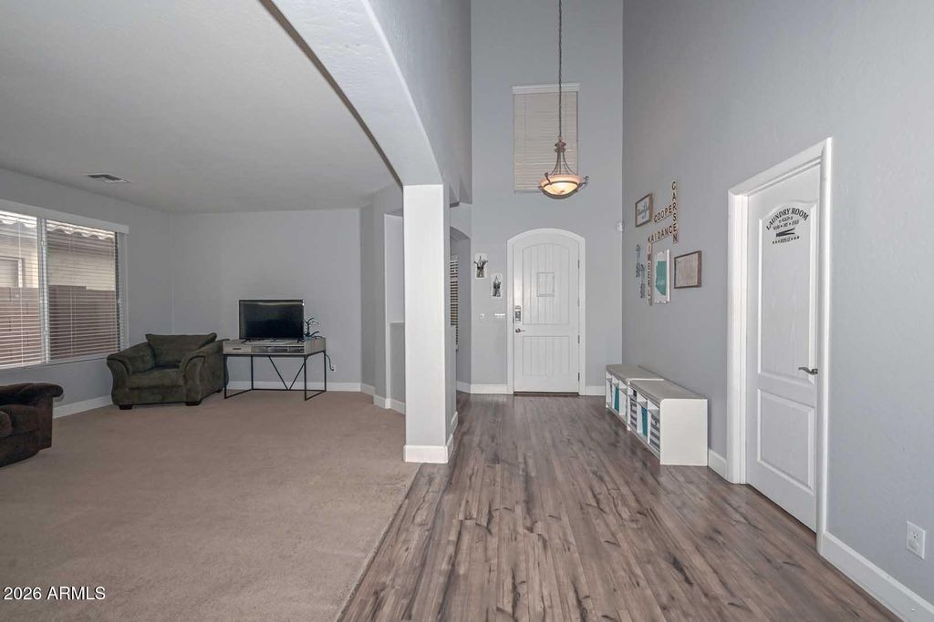Image 7 of property listing at 10519 W ALEX Avenue, Peoria, AZ 85382