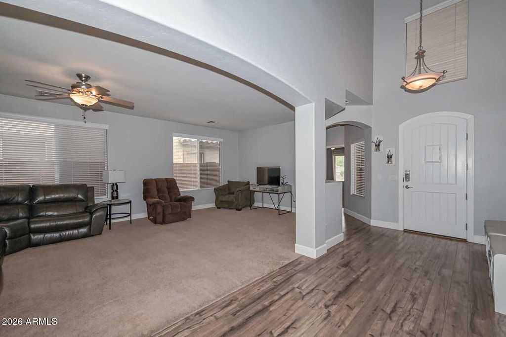 Image 8 of property listing at 10519 W ALEX Avenue, Peoria, AZ 85382