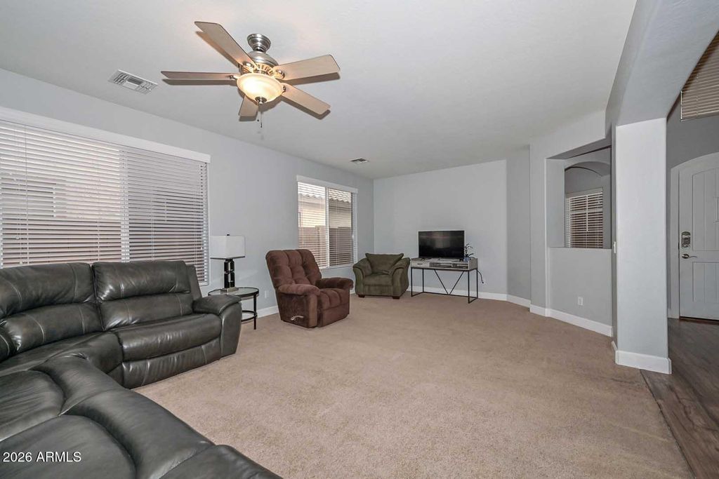 Image 9 of property listing at 10519 W ALEX Avenue, Peoria, AZ 85382