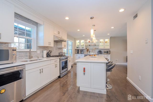 6 Ruedeman Drive, Plainsboro, NJ 08536