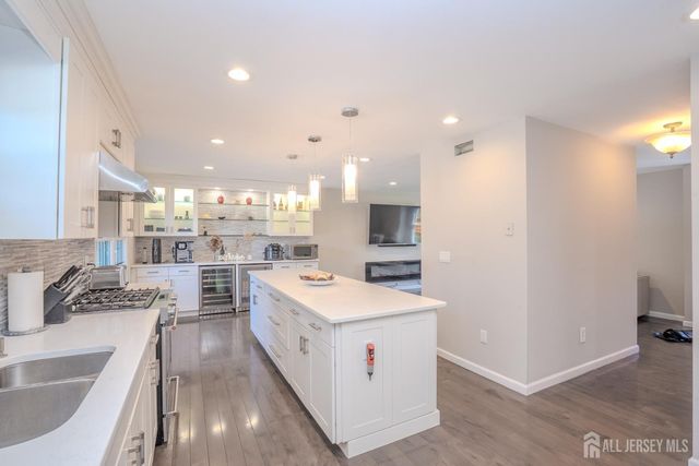 6 Ruedeman Drive, Plainsboro, NJ 08536