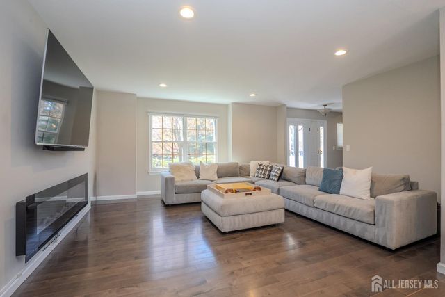 6 Ruedeman Drive, Plainsboro, NJ 08536