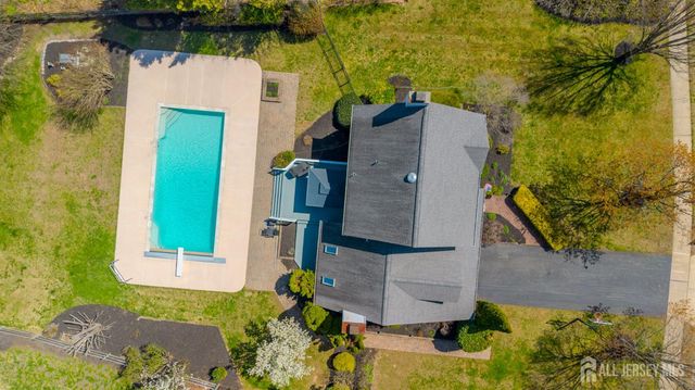 6 Ruedeman Drive, Plainsboro, NJ 08536