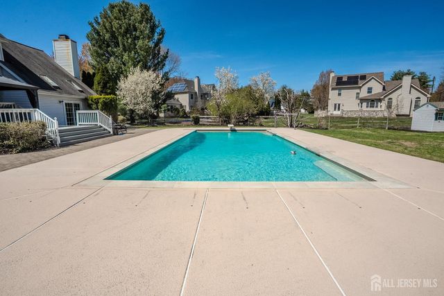 6 Ruedeman Drive, Plainsboro, NJ 08536