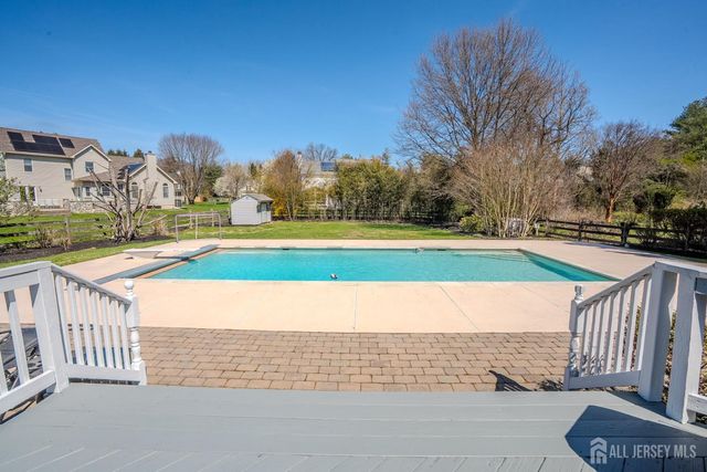 6 Ruedeman Drive, Plainsboro, NJ 08536