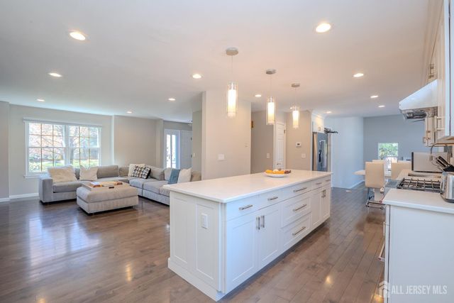 6 Ruedeman Drive, Plainsboro, NJ 08536