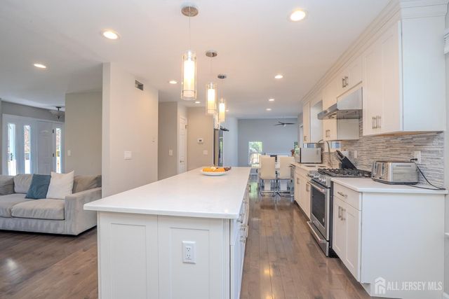 6 Ruedeman Drive, Plainsboro, NJ 08536