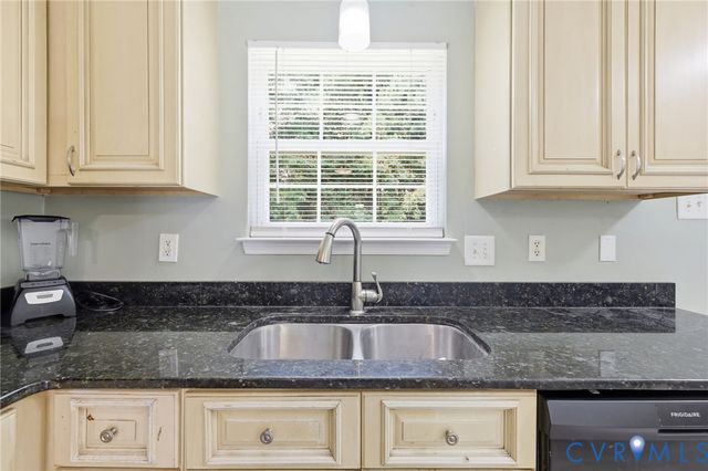 1304 Piney Ridge Ct, Henrico, VA 23223