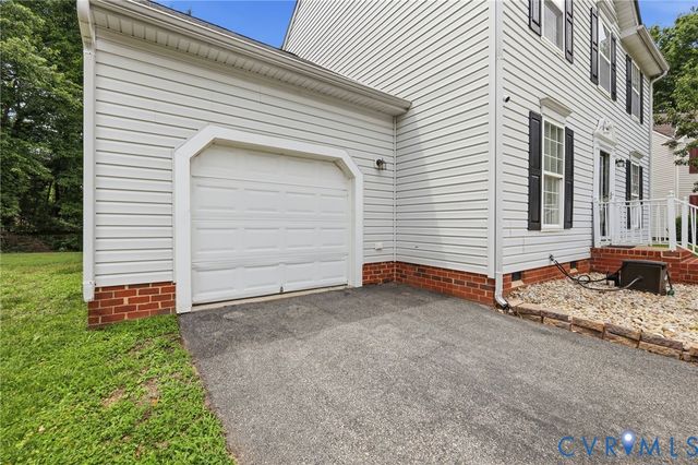 1304 Piney Ridge Ct, Henrico, VA 23223