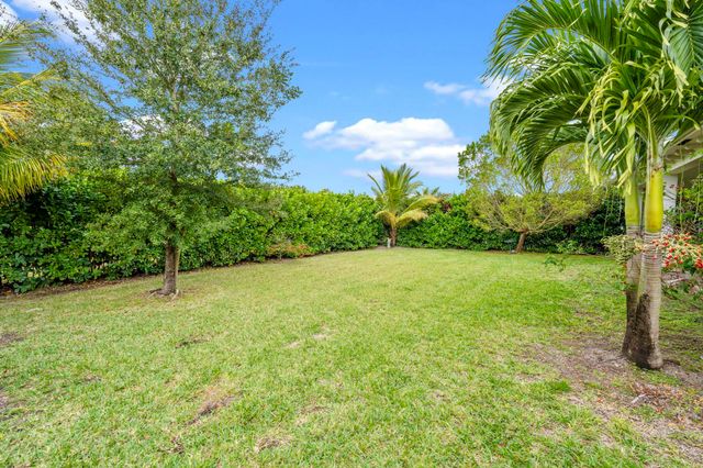 1025 Sterling Pine Place Place, Loxahatchee, FL 33470