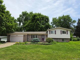 2935 Shawnee Lane, Waterford Charter Township, MI 48329