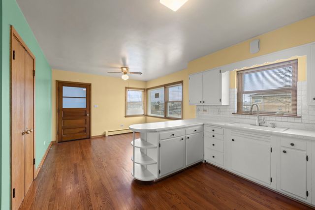 6401 W 52nd Street 2, Chicago, IL 60638