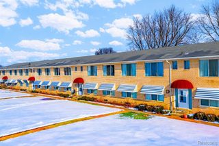 27094 Sandy Hill Ln 24, New Hudson, MI 48165