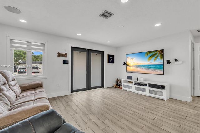 7420 Hope Street, Hollywood, FL 33024