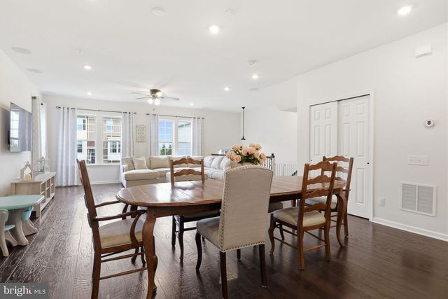 423 TALL OAKS DR, Warminster, PA 18974