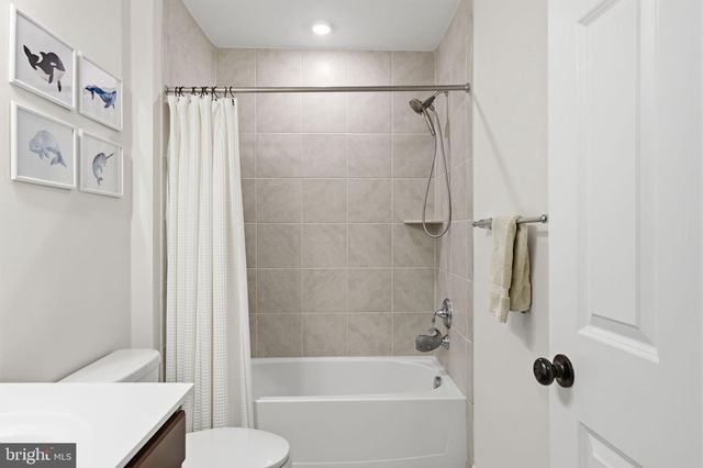 423 TALL OAKS DR, Warminster, PA 18974