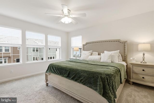 423 TALL OAKS DR, Warminster, PA 18974