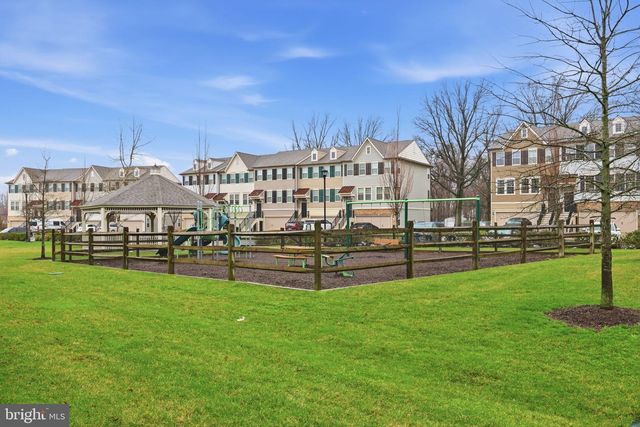 423 TALL OAKS DR, Warminster, PA 18974