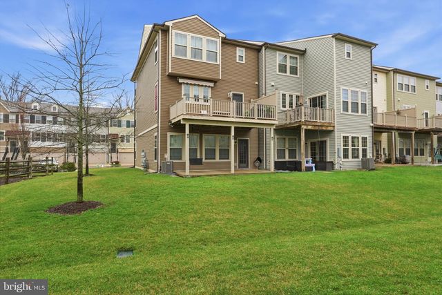 423 TALL OAKS DR, Warminster, PA 18974