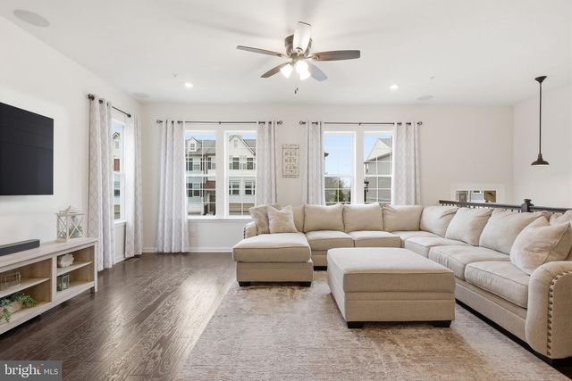 423 TALL OAKS DR, Warminster, PA 18974