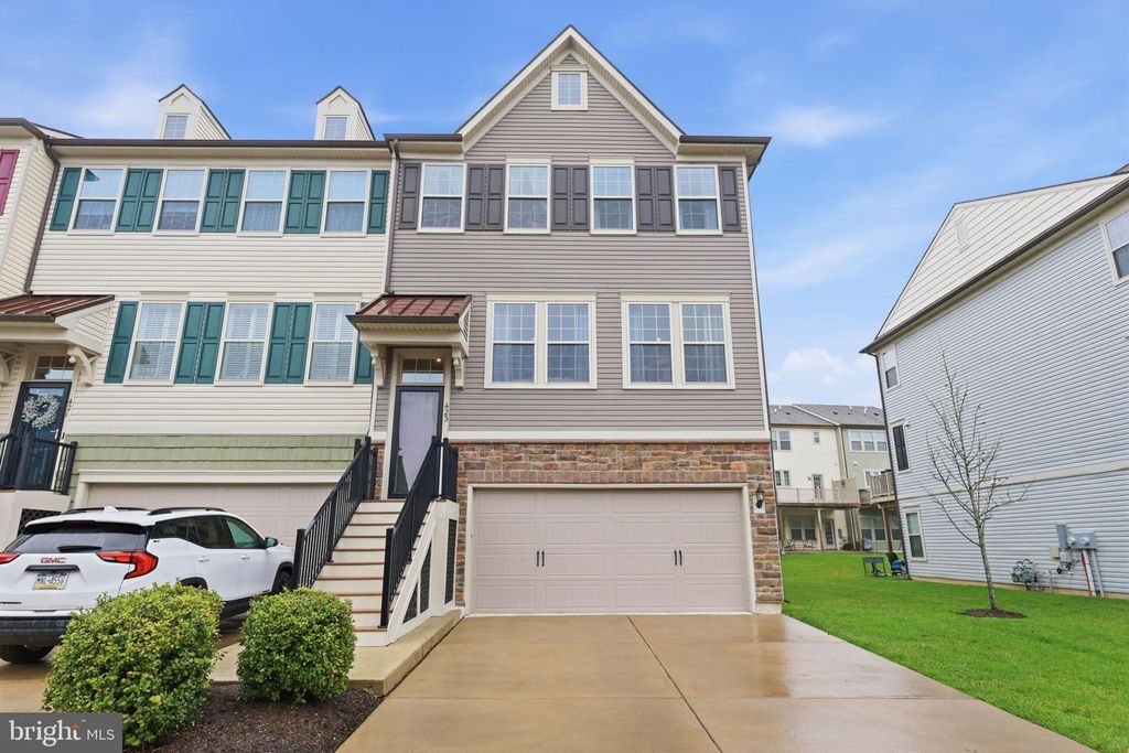 423 TALL OAKS DR, Warminster, PA 18974