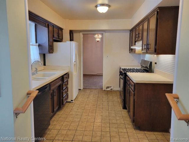 8789 Donna Street, Westland, MI 48185