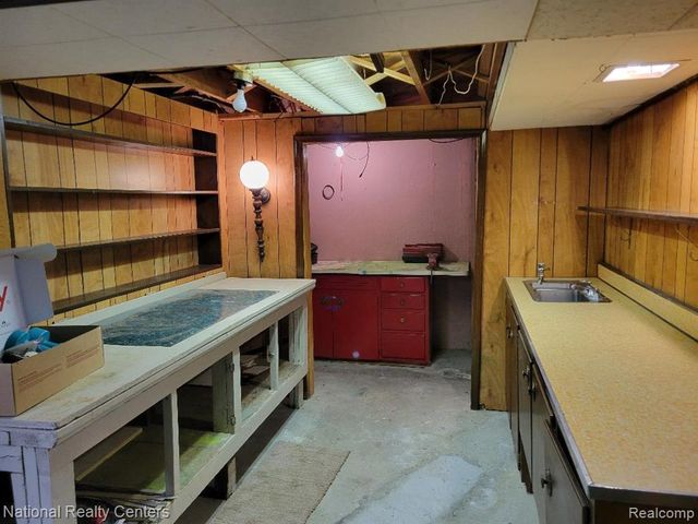 8789 Donna Street, Westland, MI 48185