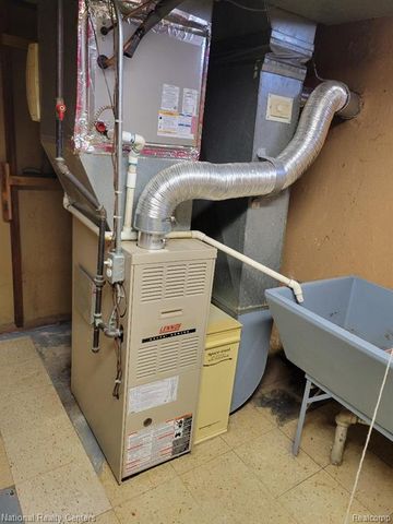 8789 Donna Street, Westland, MI 48185