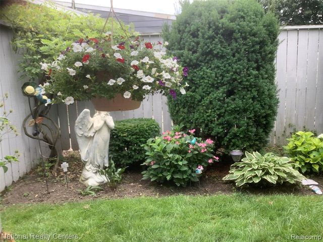 8789 Donna Street, Westland, MI 48185