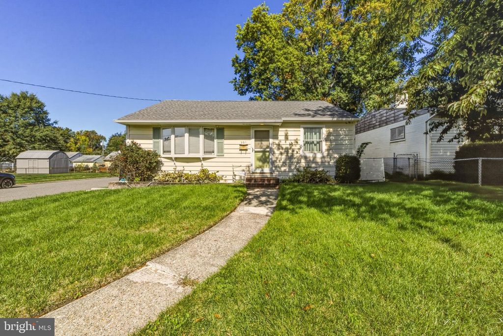 301 GRAND AVE, BLACKWOOD, NJ 08012 — exterior