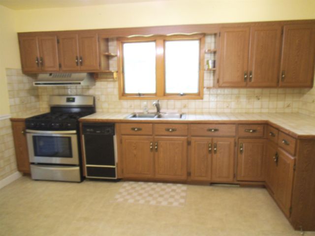 911 S Powell Road, Essexville, MI 48732