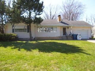 911 S Powell Road, Essexville, MI 48732