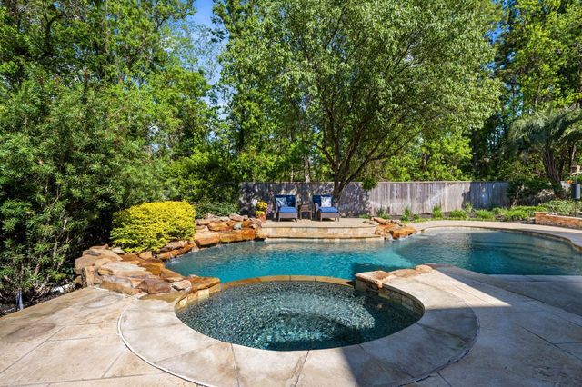 6110 Country Falls Lane, Kingwood, TX 77345