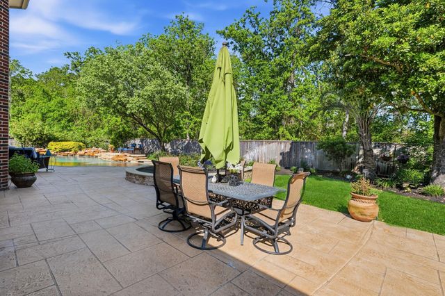 6110 Country Falls Lane, Kingwood, TX 77345