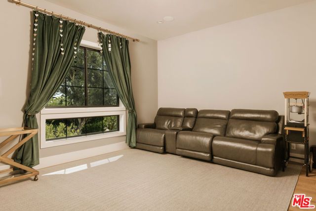 13423 Bayliss Road, Los Angeles, CA 90049