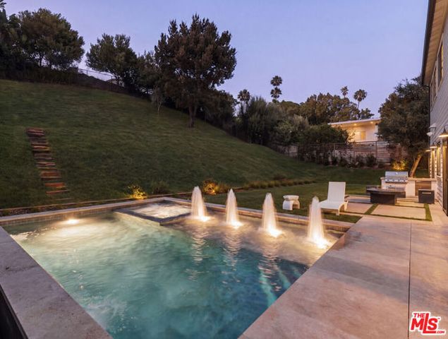 13423 Bayliss Road, Los Angeles, CA 90049