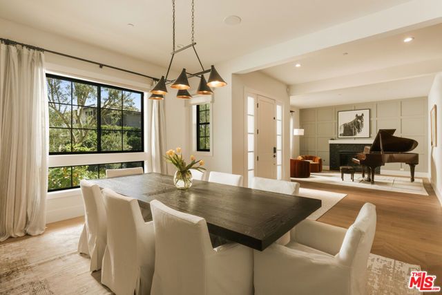 13423 Bayliss Road, Los Angeles, CA 90049