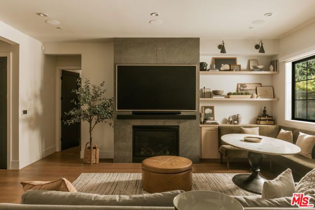13423 Bayliss Road, Los Angeles, CA 90049