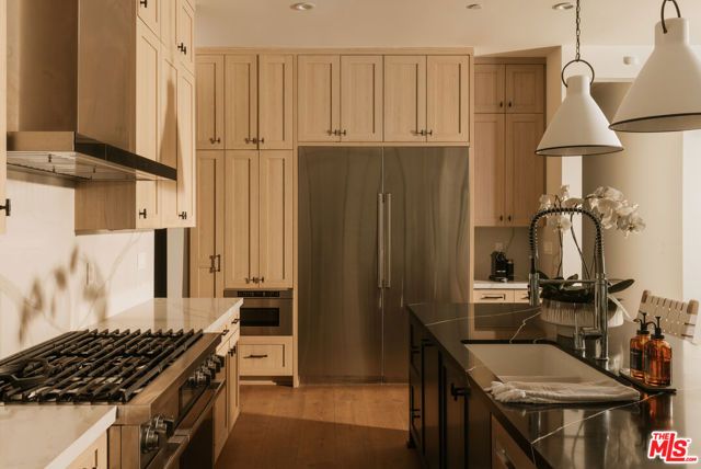 13423 Bayliss Road, Los Angeles, CA 90049