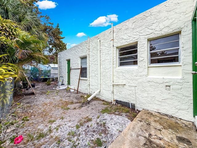 501 Pilgrim Road, West Palm Beach, FL 33405