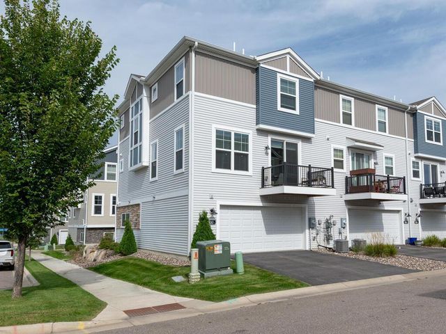 837 Roselyn Drive, Victoria, MN 55386