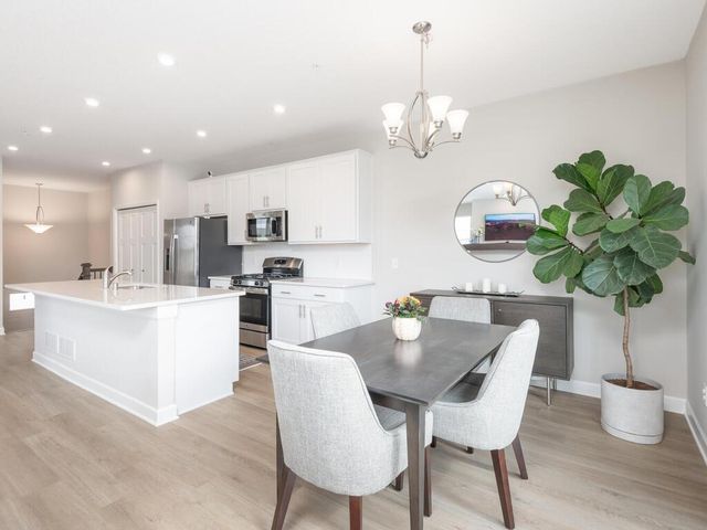 837 Roselyn Drive, Victoria, MN 55386