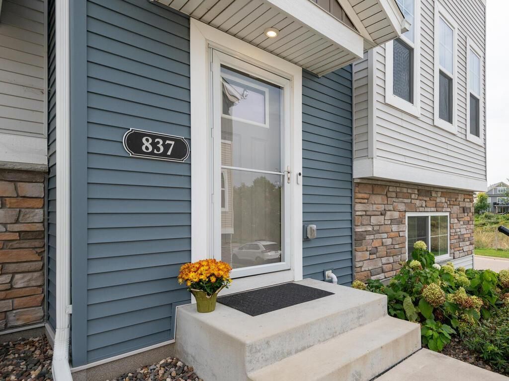 837 Roselyn Drive, Victoria, MN 55386