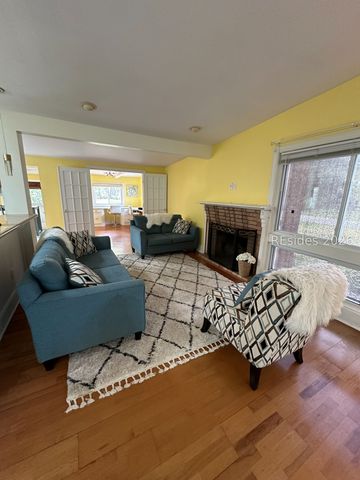 1001 Broad River Dr, Beaufort, SC 29906