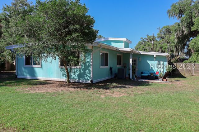 1001 Broad River Dr, Beaufort, SC 29906