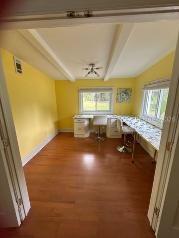 1001 Broad River Dr, Beaufort, SC 29906