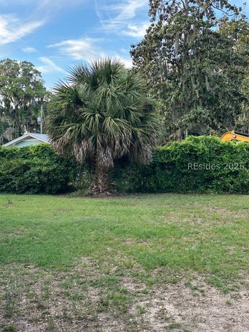 1001 Broad River Dr, Beaufort, SC 29906