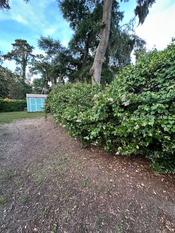 1001 Broad River Dr, Beaufort, SC 29906